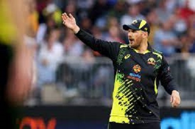 Australia wins toss, sends England in to bat in 2nd T20