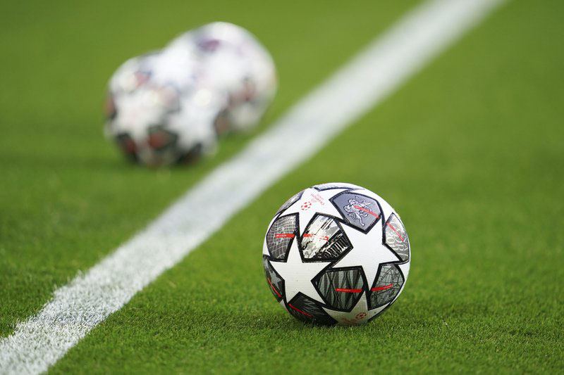 Valencia overcome early red card to win in La Liga opener
