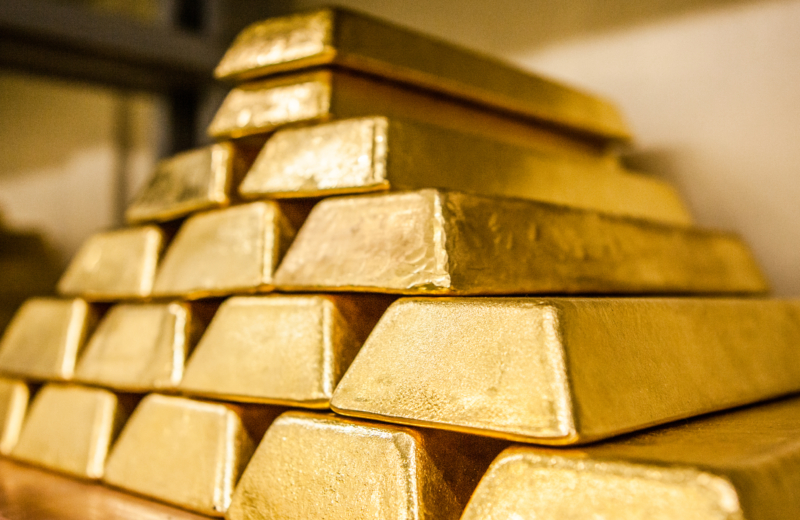 Gold price up by Rs 400 per tola to set new record