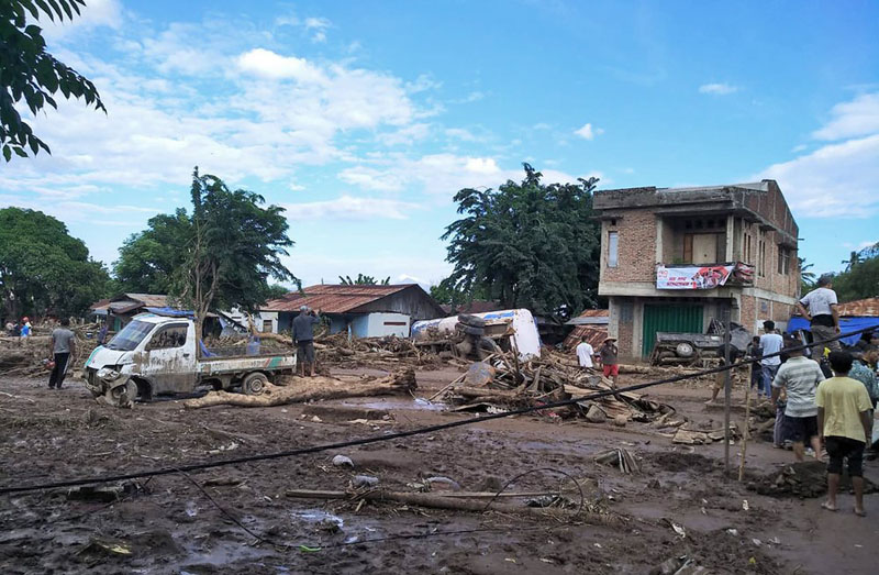 Indonesia landslides death toll rises to 140