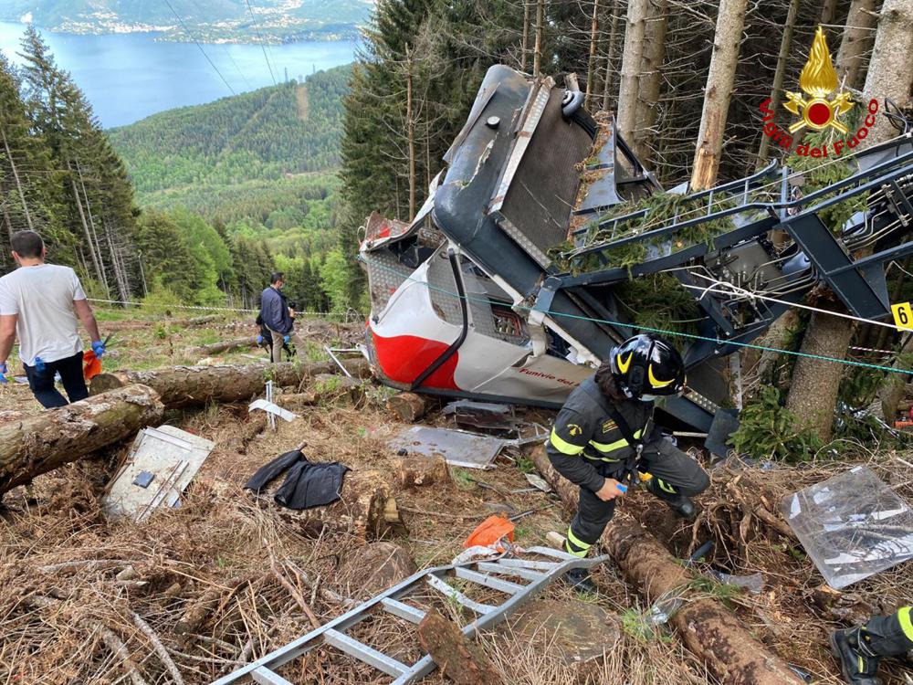 Italian cable car plunges to the ground, 14 Killed