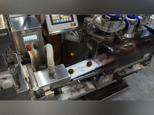 Automatic machines prepares Japanese traditional sweet dish ‘Wagashi’