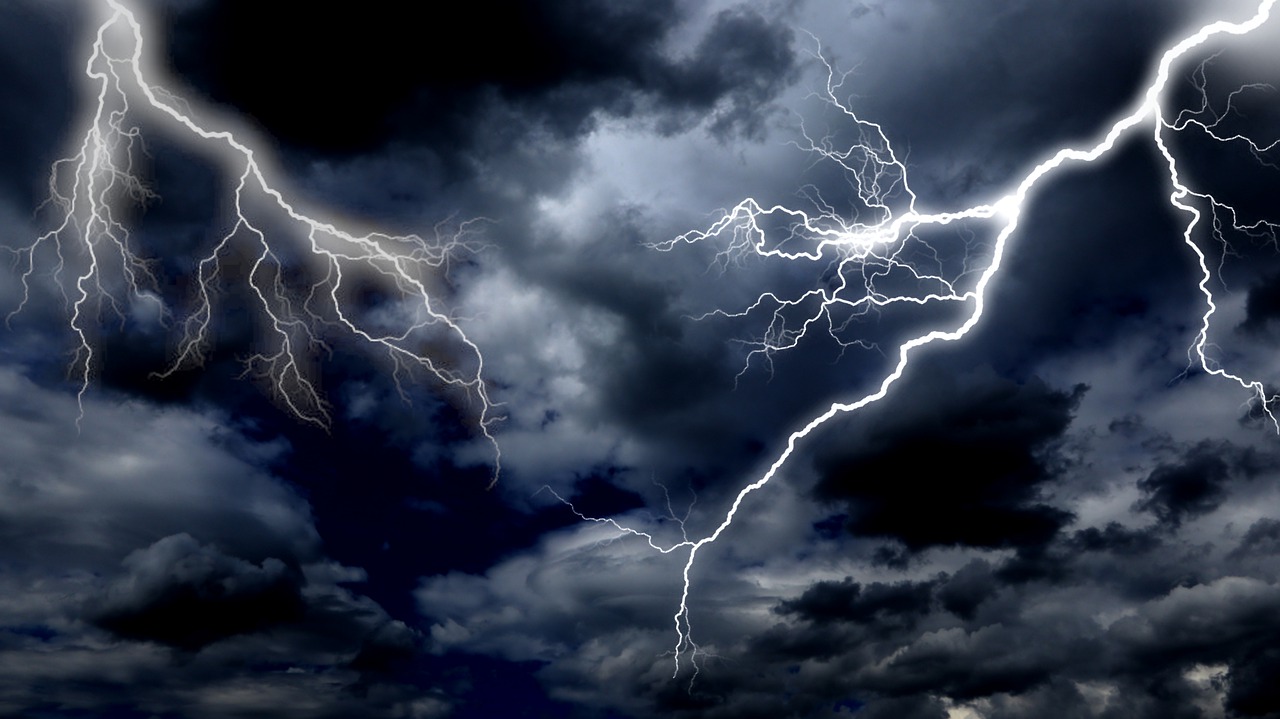 Weather: light to moderate rain with lightning