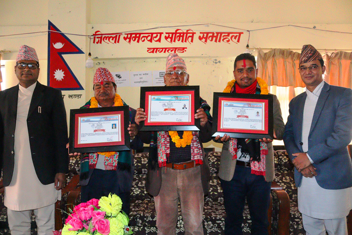 In pics: Winning candidates receive certificates