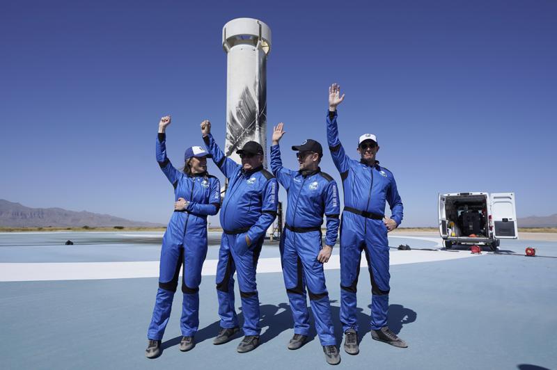 William Shatner becomes oldest person to enter space