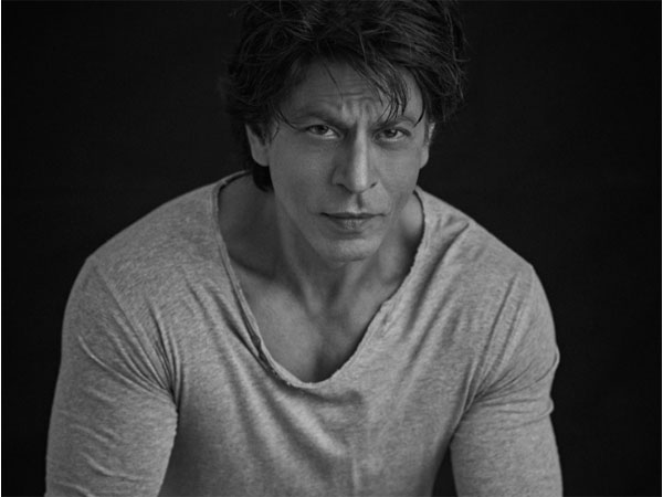 Shah Rukh looks ‘timeless classic’ in latest picture