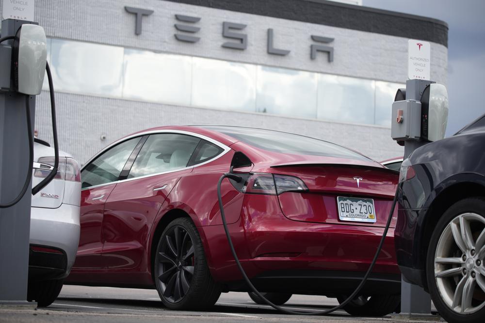 Tesla recall: ‘Full Self-Driving’ software runs stop signs