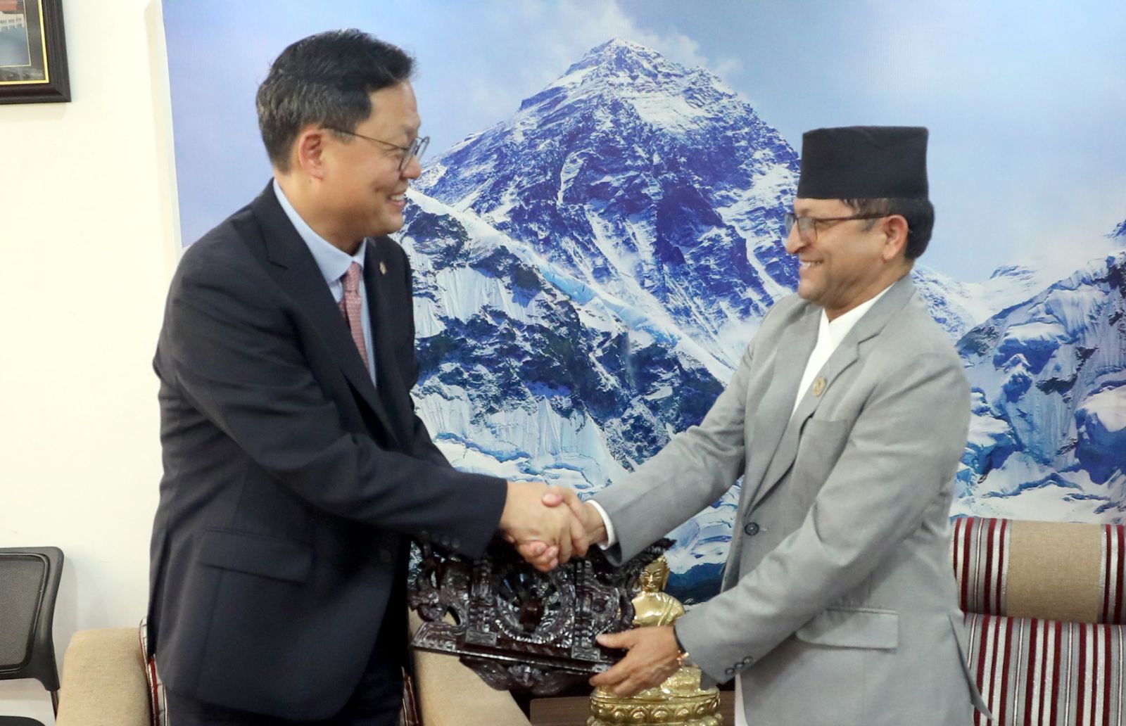 Ambassador Park courtesy call on Chairperson of NA