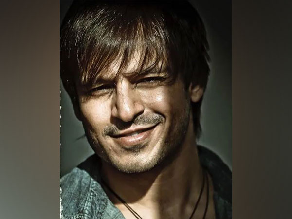 Vivek Oberoi makes his mom ‘feel special’