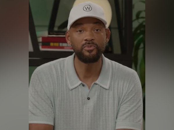 Will Smith apologizes to Chris Rock, his family
