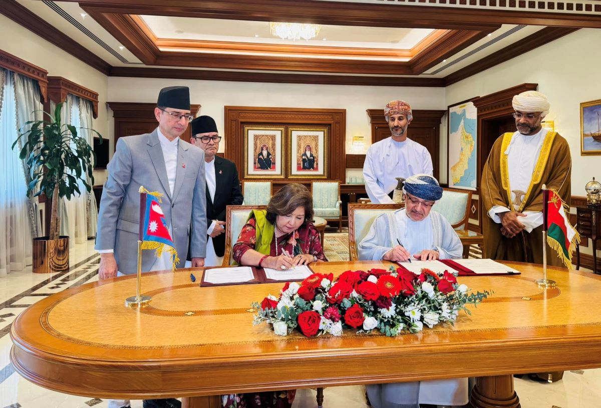 Foreign Minister Dr Rana holds bilateral meetings with Oman’s Ministers