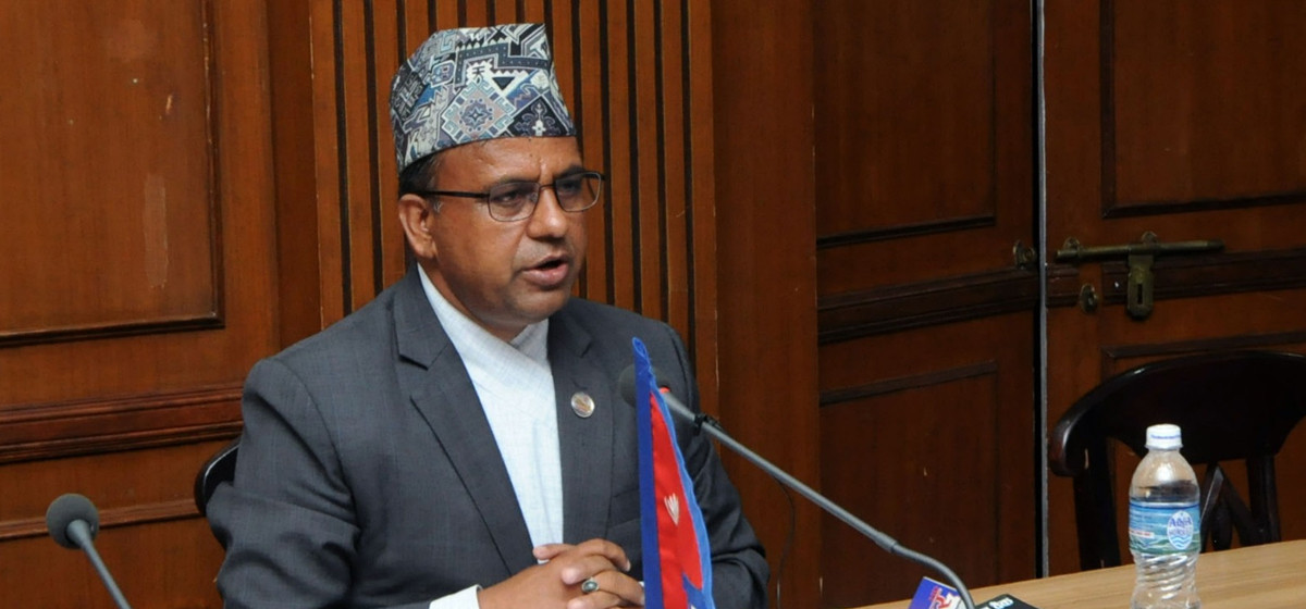 Tourism Minister discusses about alternative route of Sagarmatha climbing