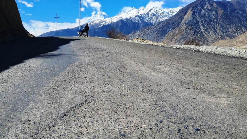 Subpar blacktopping on Gharapjhong road