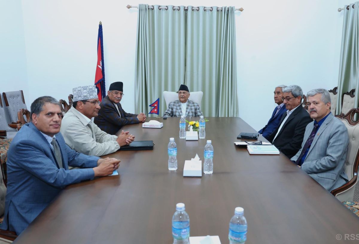 Top leaders of three major parties hold discussions