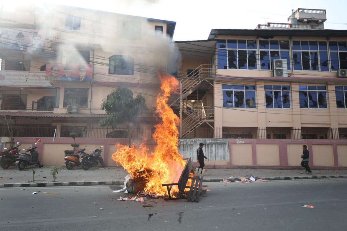Royalists vandalize and arson Unified Socialist Party office