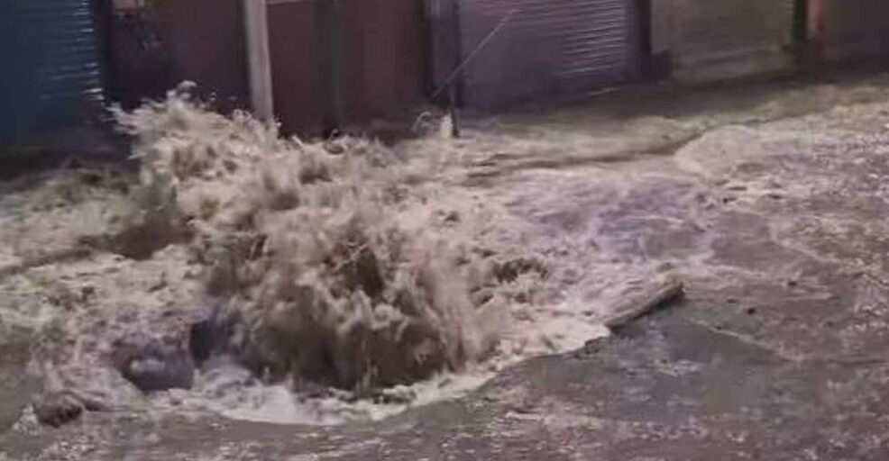 Melamchi drinking water pipe bursts in Kathmandu’s Thapathali