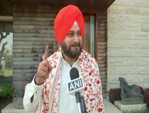 Navjot Singh Sidhu feels MS Dhoni is the best wicket keeper even at 43 years