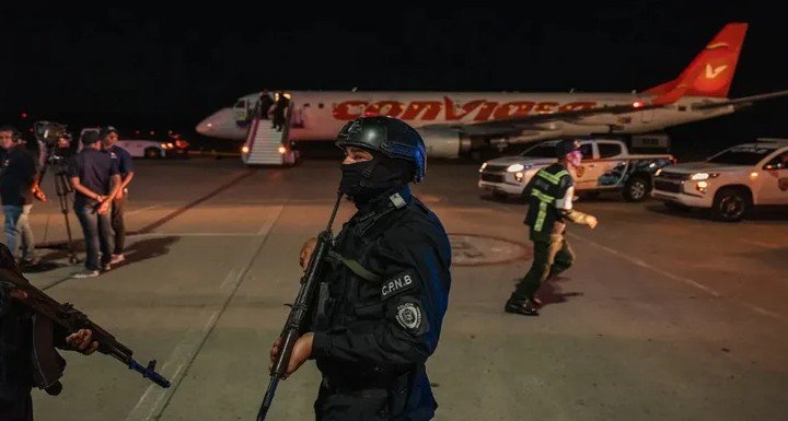 199 migrants deported from US arrive in Venezuela: interior minister