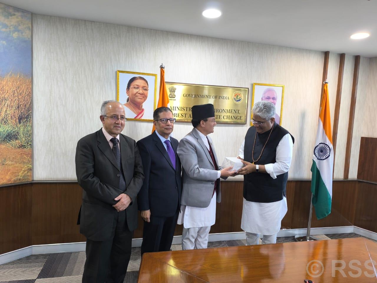 Forest Minister Thakur meets Indian counterpart Yadav