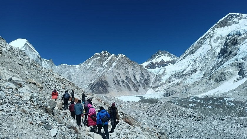 135 climbers reach Everest summit in a single day