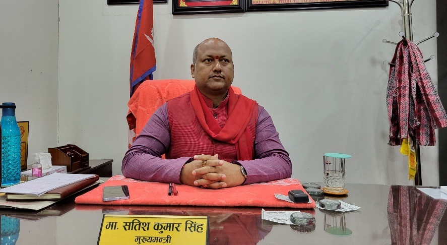 Chief Minister Satish Kumar presented title of ‘Maha Murkha’