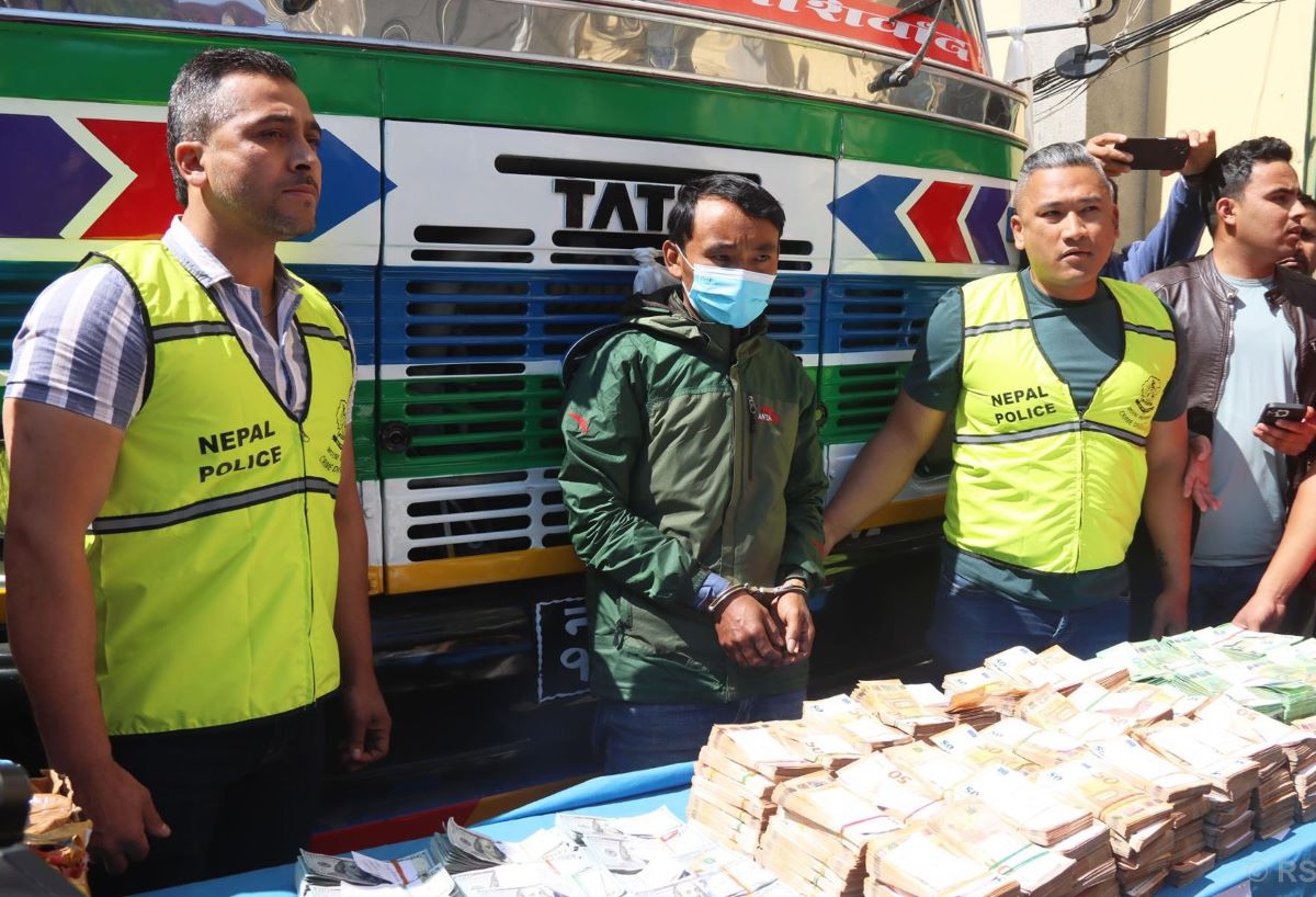 Foreign currencies amounting to Rs 250 million confiscated