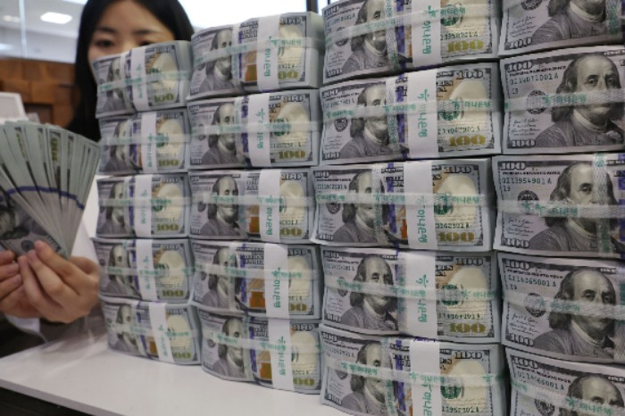 S. Korea’s foreign currency deposit falls in February