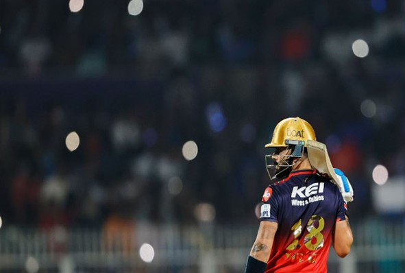 Virat Kohli extends his dominance in IPL by widening gap in elusive feat