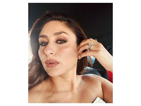 Check out Kareena Kapoor’s obsession with ‘selfies’
