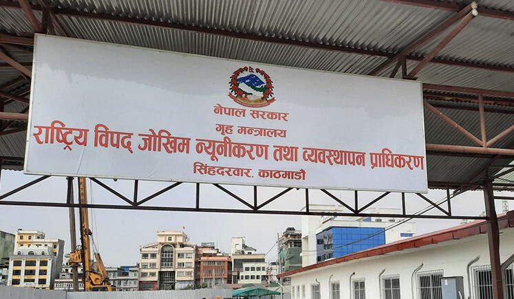 Government to allow vehicle operation in flood-affected districts only after risk assessment