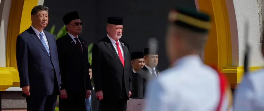 China’s Xi meets Malaysian leaders in diplomatic charm offensive
