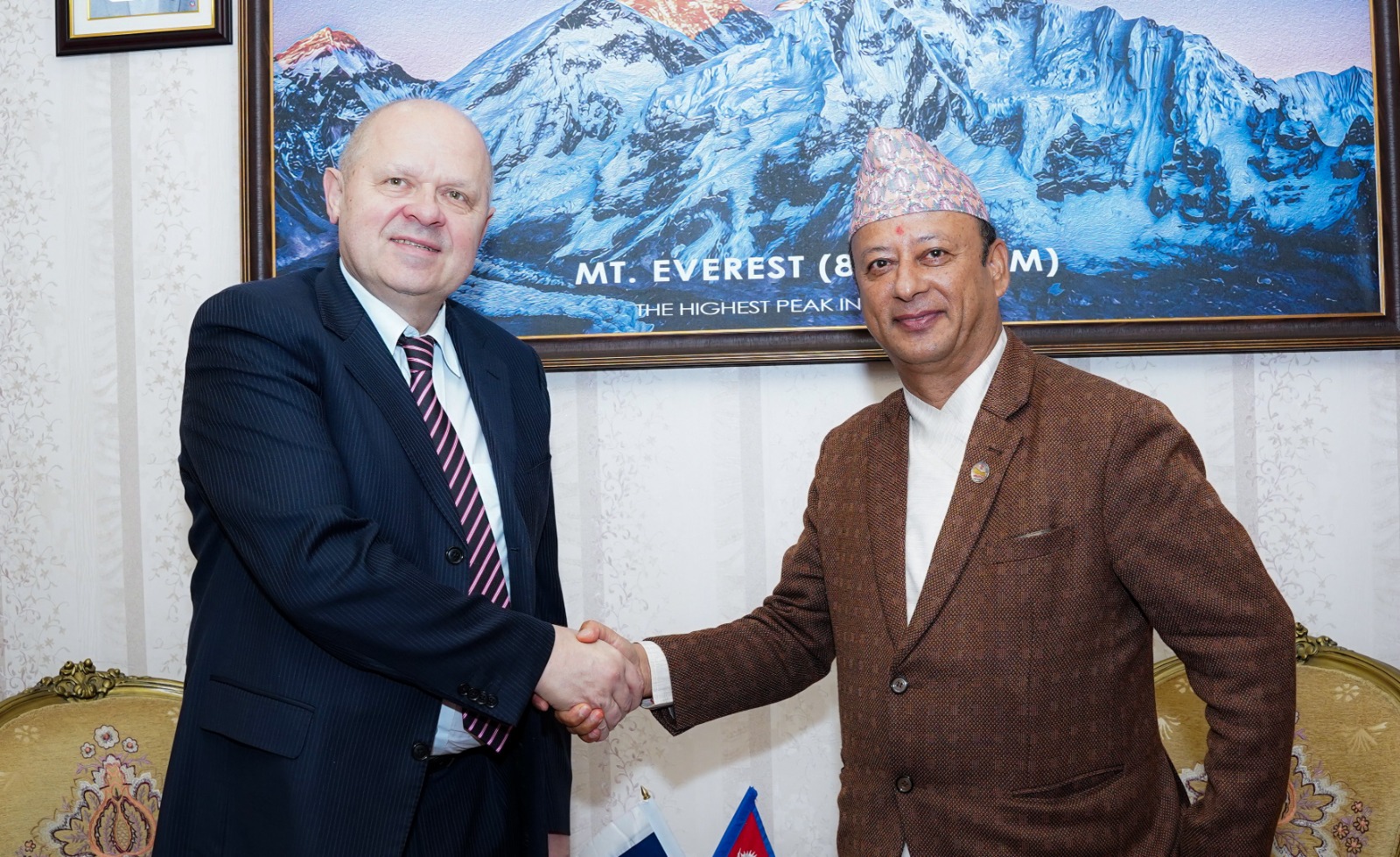 Russian ambassador calls on Energy Minister