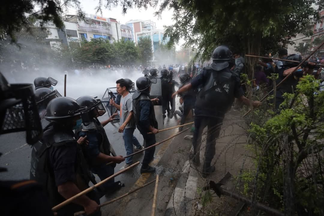 26 injured in protest, including teachers, police, and a journalist