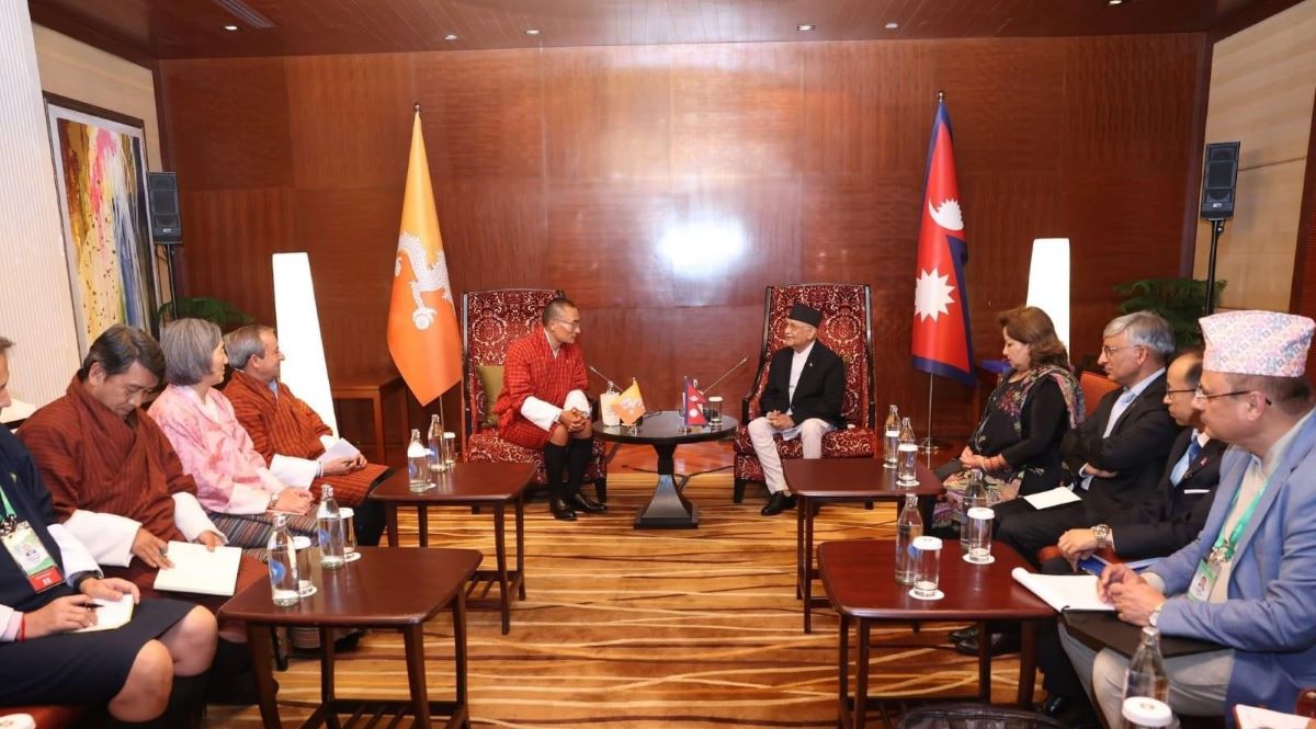 Prime Minister Oli meets with Bhutanese counterpart