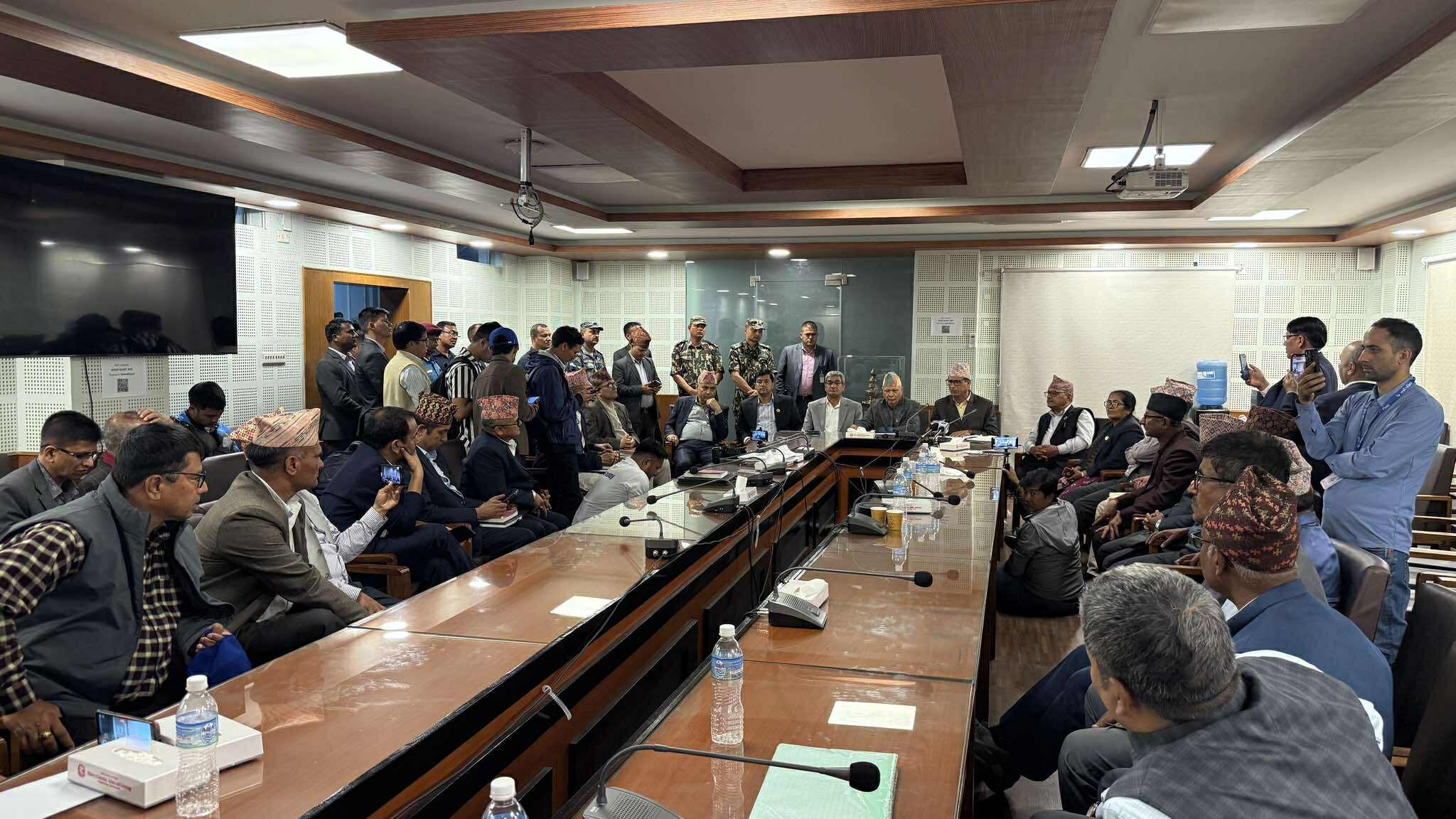 Government and Teachers’ Federation reach nine-point agreement, protests called off