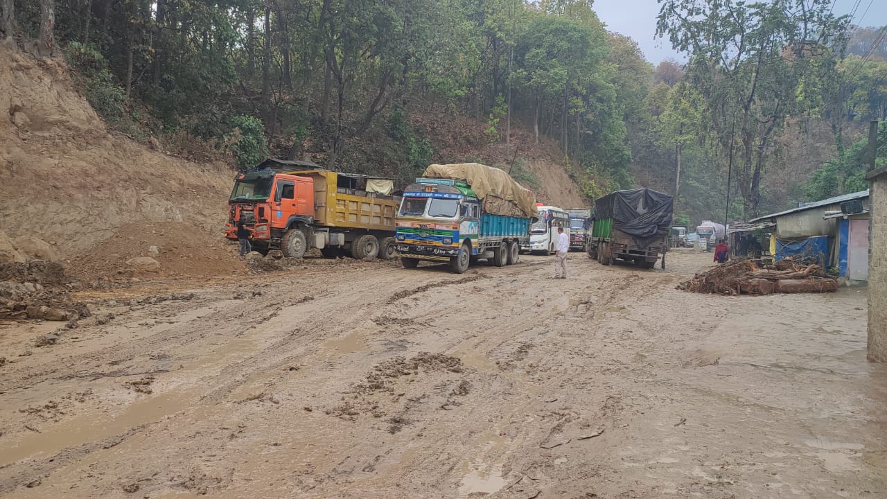 Butwal-Narayangadh road obstructed