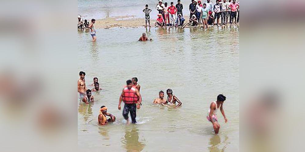 Three children go missing in Danav River, search operation underway