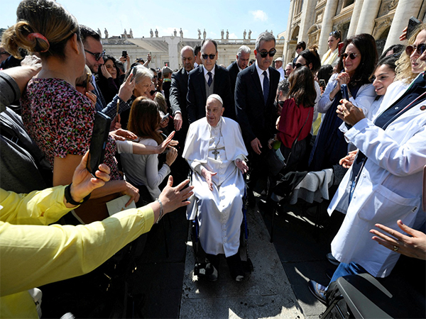 Pope Francis makes first public appearance at Vatican after leaving hospital