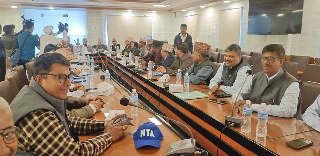 Talks between teachers and government begin