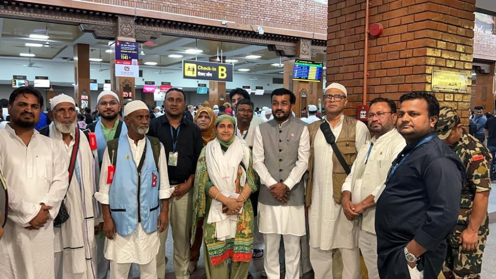 Minister Yadav bids farewell to Nepali Hajj pilgrims