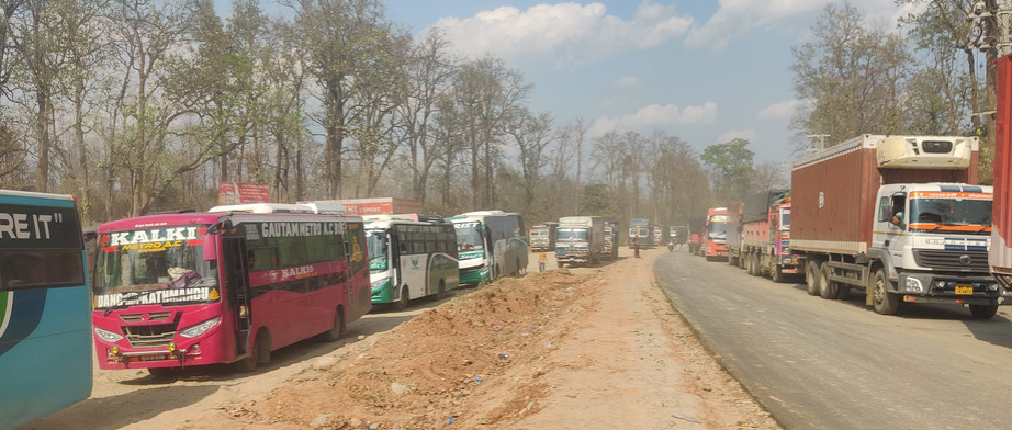 Narayanghat-Butwal road section blocked at Dumkibas