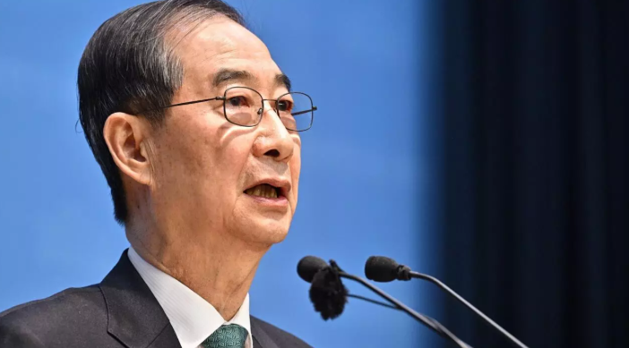 South Korea former PM launches presidential bid