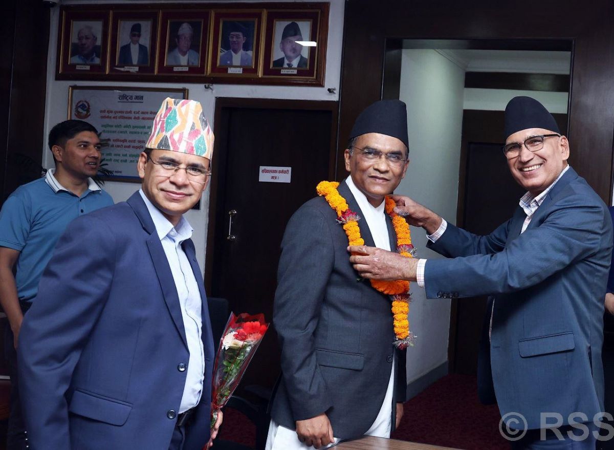Newly appointed Governor Poudel meets Finance Minister Paudel