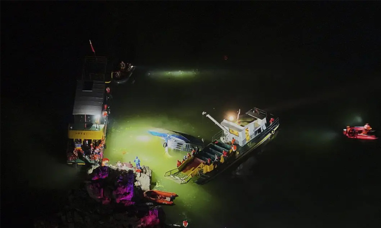 9 dead, dozens hurt after boats capsize in China: state media