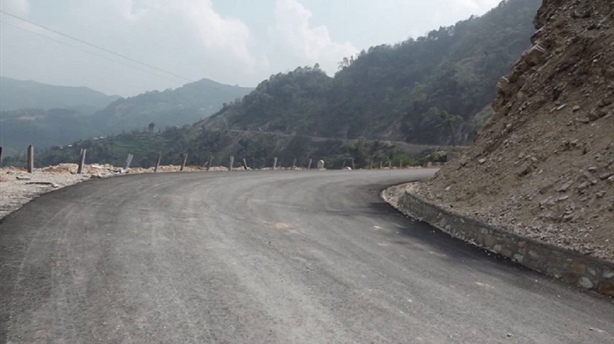 Traffic resumes on Kanti Lokpath 