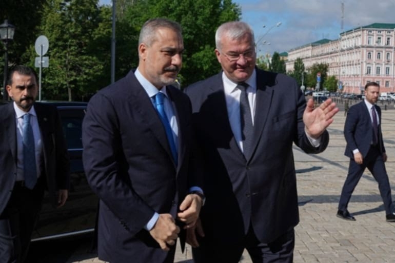 Turkey proposes Trump-Putin-Zelensky summit, Kremlin declines invitation