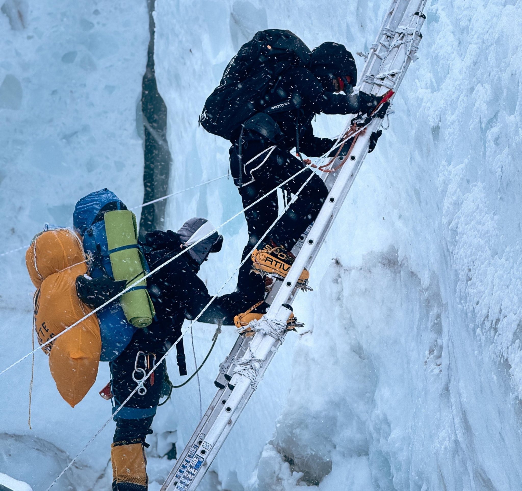 421 making an attempt to be atop Mt Sagarmatha