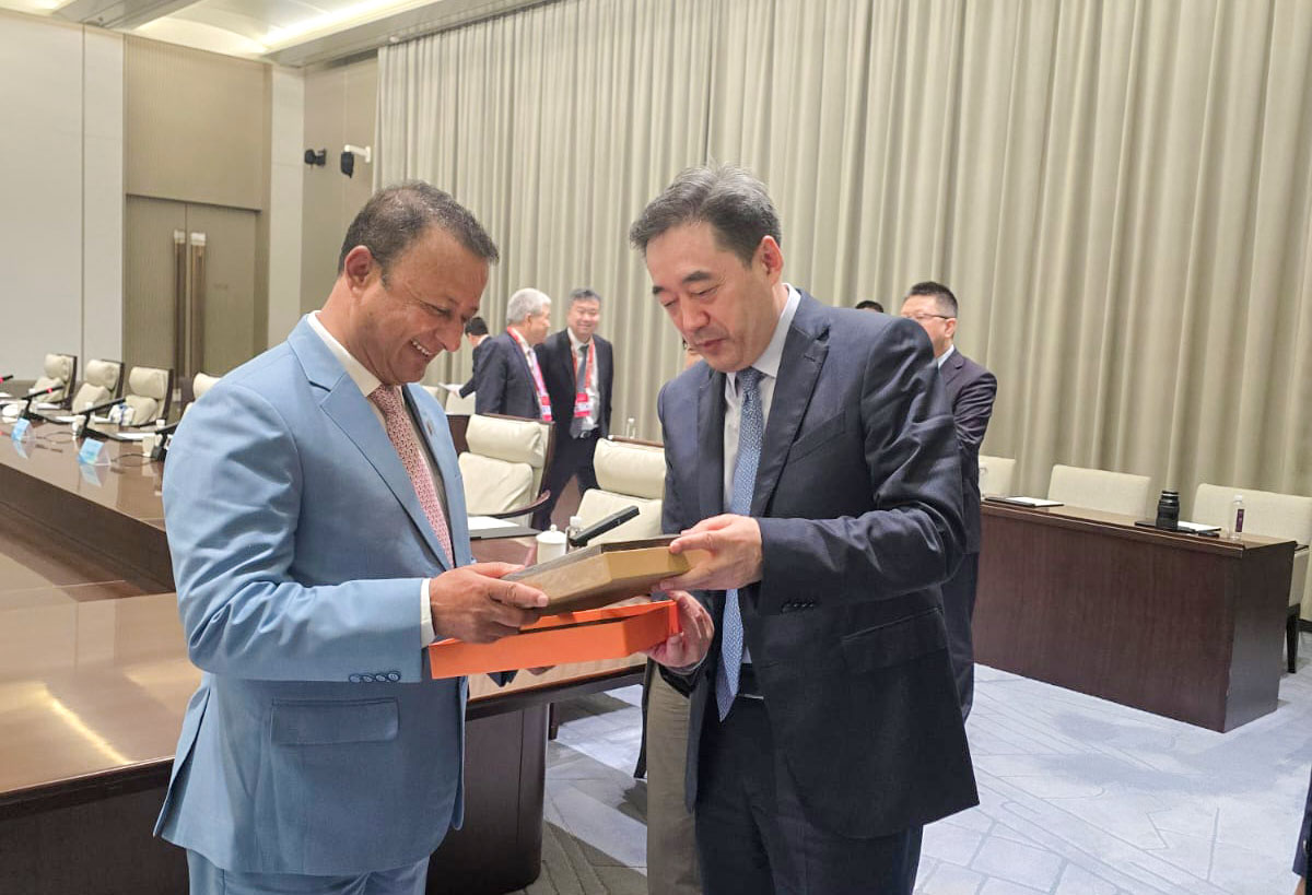 Energy Minister Khadka and Administrator of NEA, China, Hongzhi, meet