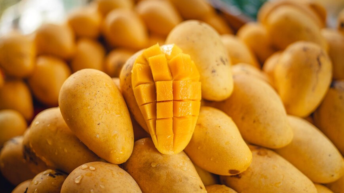 Troubled by pimples after eating Mangoes? Experts suggest five easy tips