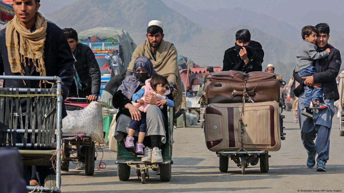 Nearly 3,000 Afghan families return home from Pakistan, Iran in single day